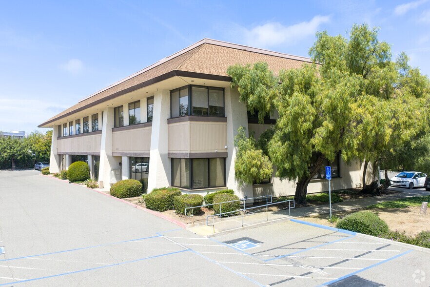 1021 S Wolfe Rd, Sunnyvale, CA à louer - Photo du bâtiment - Image 3 de 6