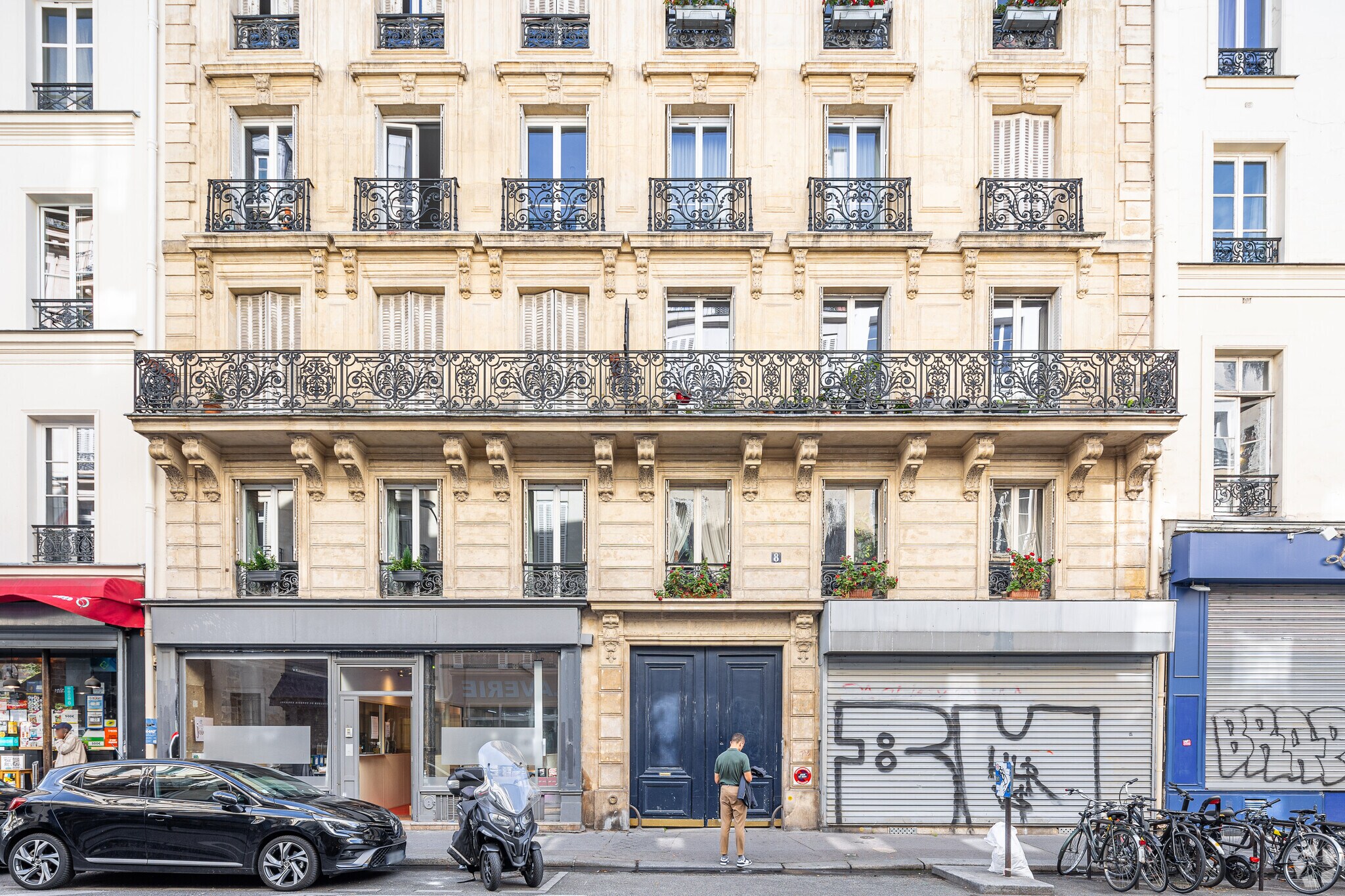 Retail in Paris for lease Building Photo- Image 1 of 6