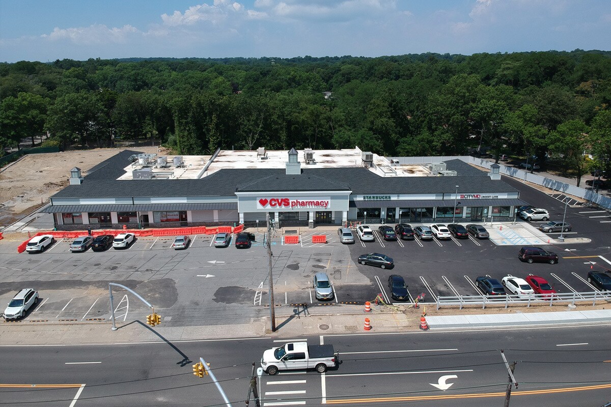 393 Willis Ave, Roslyn Heights, NY for lease Building Photo- Image 1 of 4