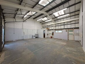 Acacia Clos, Leighton Buzzard for lease Interior Photo- Image 2 of 2