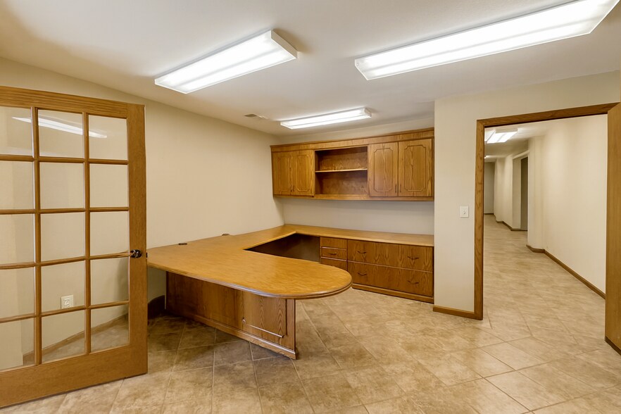 19 Central ave, Elbow Lake, MN à vendre - Photo du bâtiment - Image 2 de 9