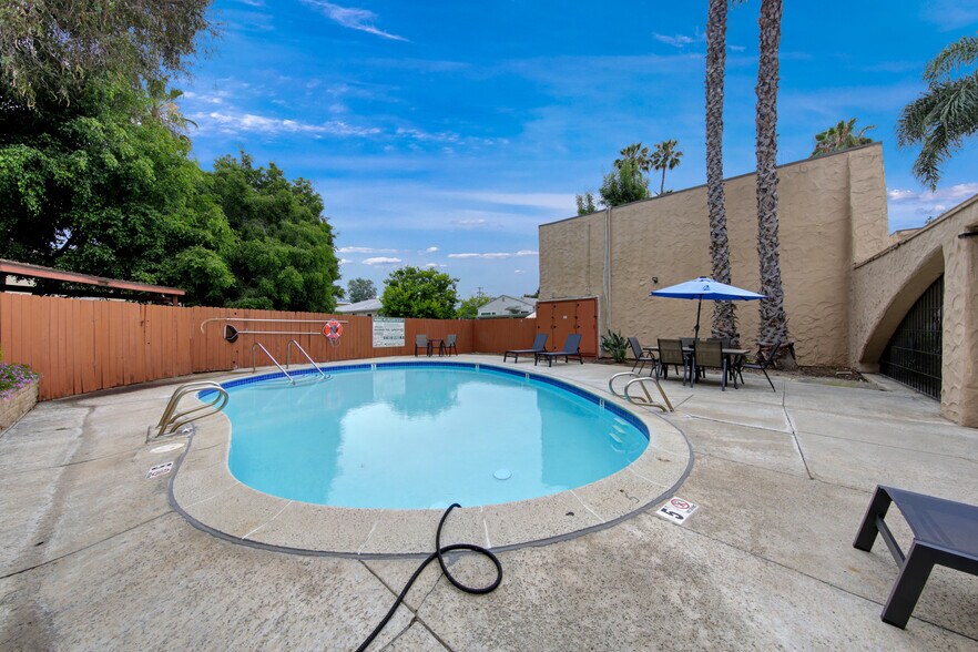 8694 Lemon Ave, La Mesa, CA à vendre - Photo du bâtiment - Image 3 de 8