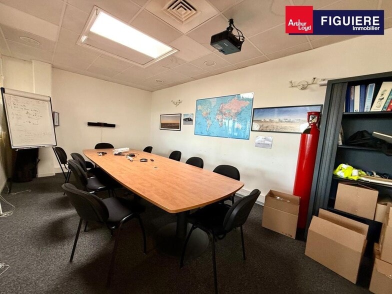 Office in Rousset for lease - Interior Photo - Image 2 of 7