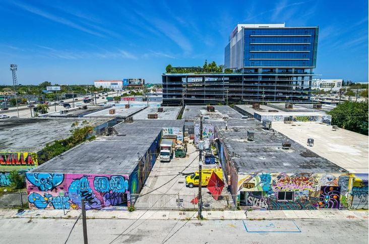 565-575 NW 24th St, Miami, FL à louer Photo du bâtiment- Image 1 de 8