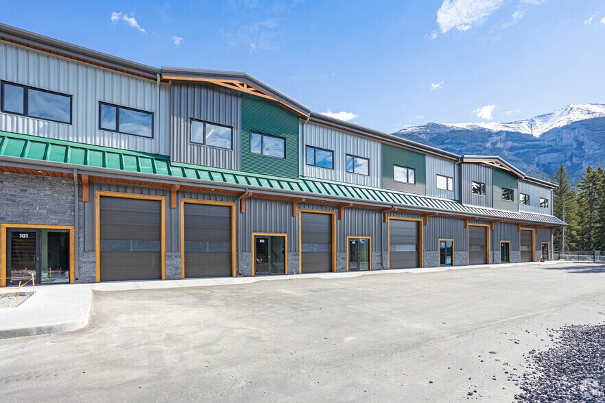 100 Alpine Mdws, Canmore, AB for lease - Primary Photo - Image 1 of 11