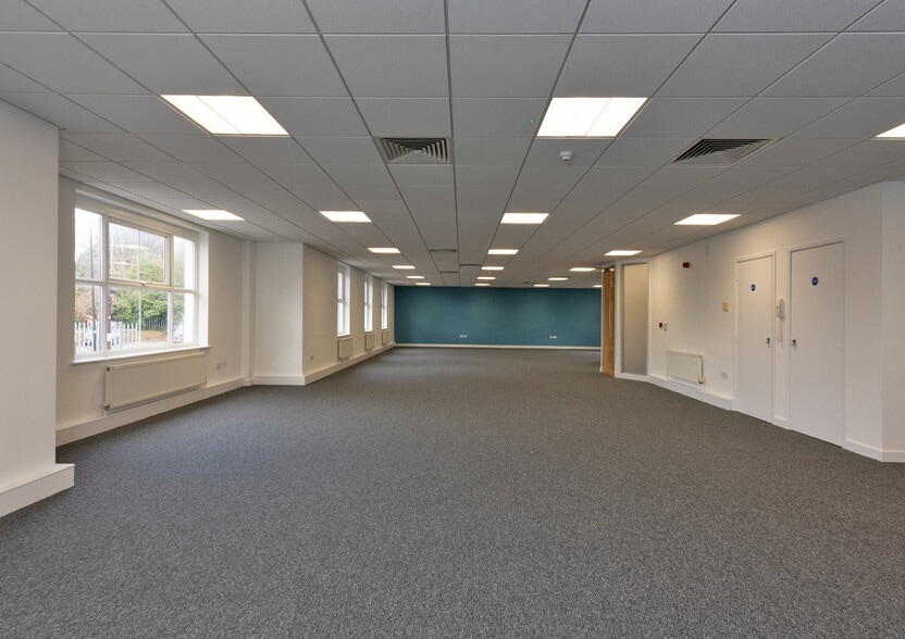 Emmanuel Ct, Sutton Coldfield for lease - Building Photo - Image 2 of 7