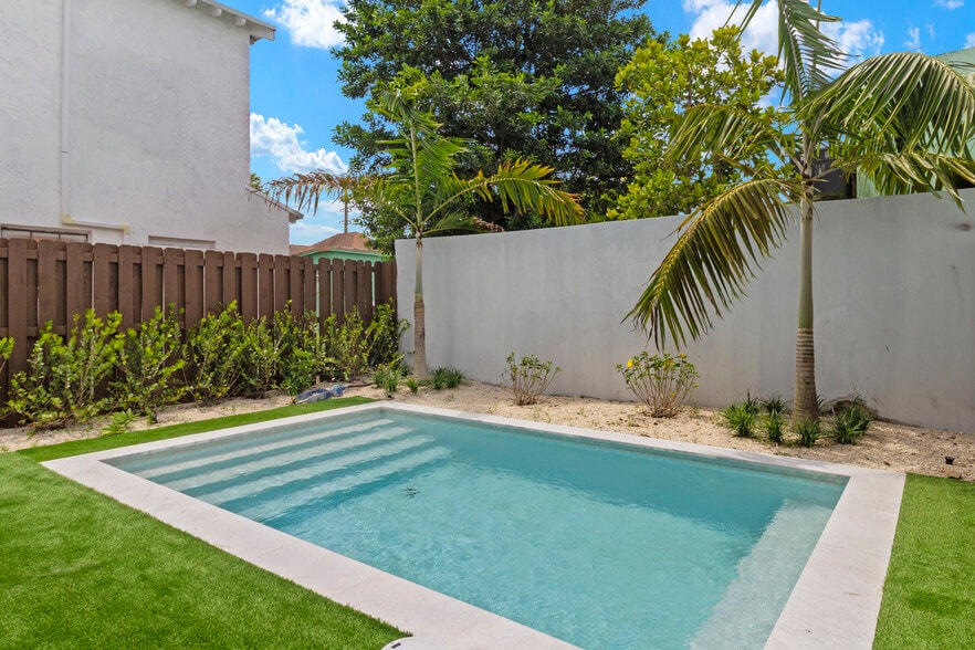 420 NE 62nd St, Miami, FL for sale - Building Photo - Image 3 of 25