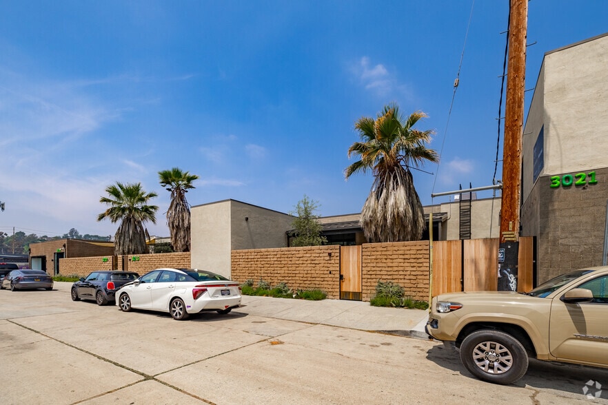 3013 Gilroy St, Los Angeles, CA for lease - Building Photo - Image 3 of 24
