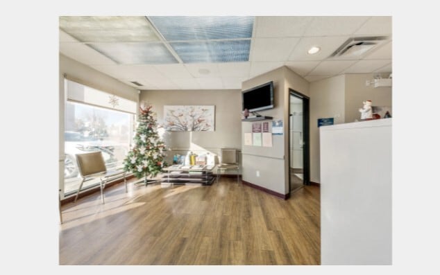 1111 Mayor Magrath Dr S, Lethbridge, AB for lease - Lobby - Image 2 of 3