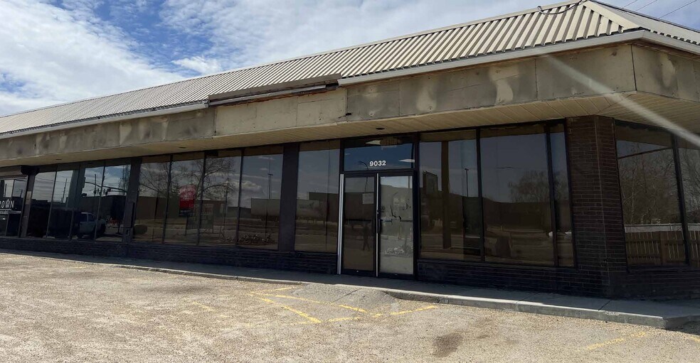 9032-9050 50th St NW, Edmonton, AB for lease - Building Photo - Image 3 of 4