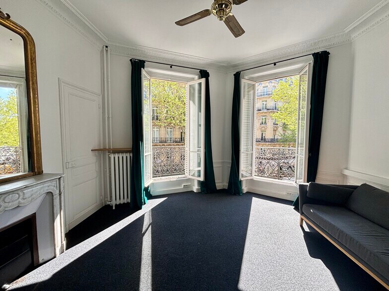 51 Avenue Franklin D. Roosevelt, Paris à louer - Photo du bâtiment - Image 2 de 11
