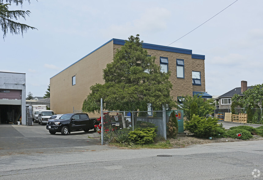 7061 Merritt Ave, Burnaby, BC for lease - Building Photo - Image 2 of 9