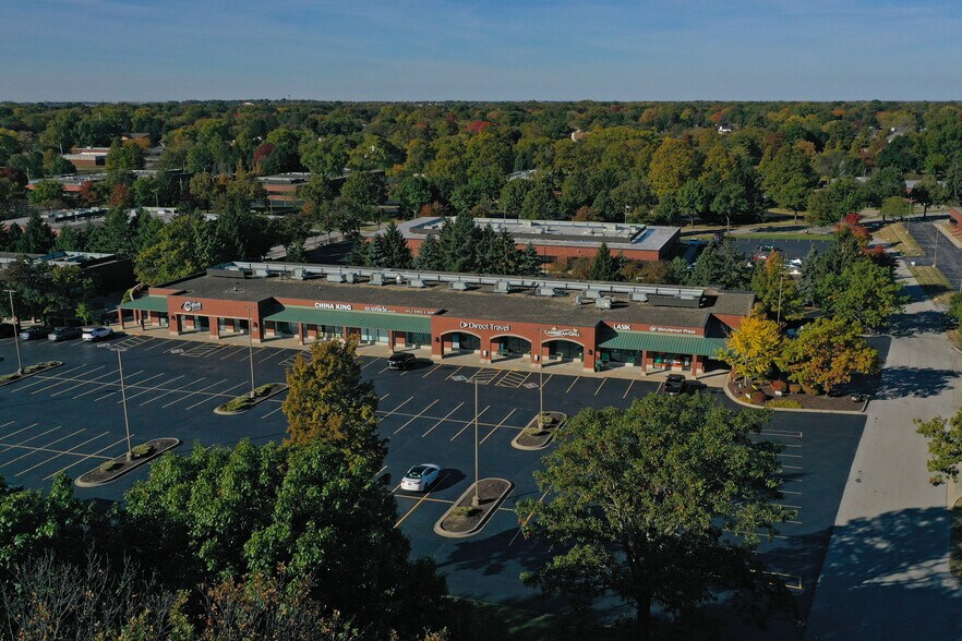 2131-2229 S Neil St, Champaign, IL à louer - Photo du bâtiment - Image 2 de 12