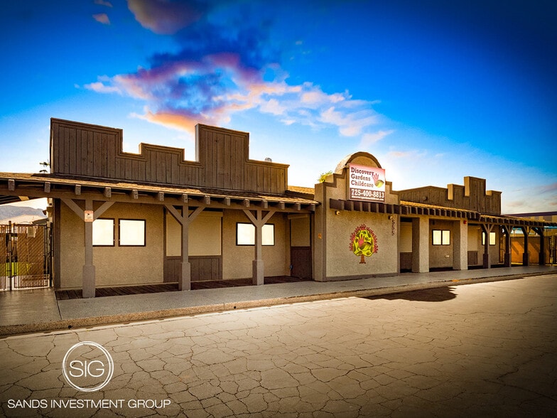 555 Page St, Las Vegas, NV for lease - Building Photo - Image 2 of 9