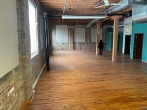348 N Ashland Ave, Chicago, IL for lease Interior Photo- Image 2 of 4