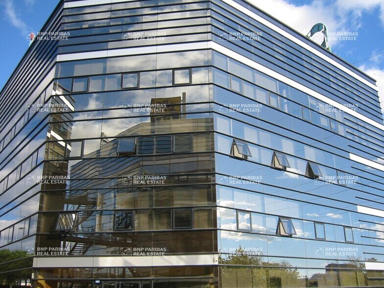 Office in Montpellier for lease - Building Photo - Image 2 of 13