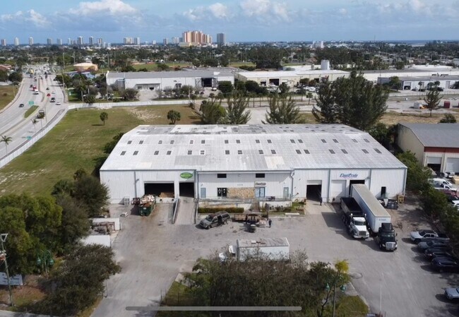 Plus de détails pour 2250 Australian Ave, Riviera Beach, FL - Industriel à louer