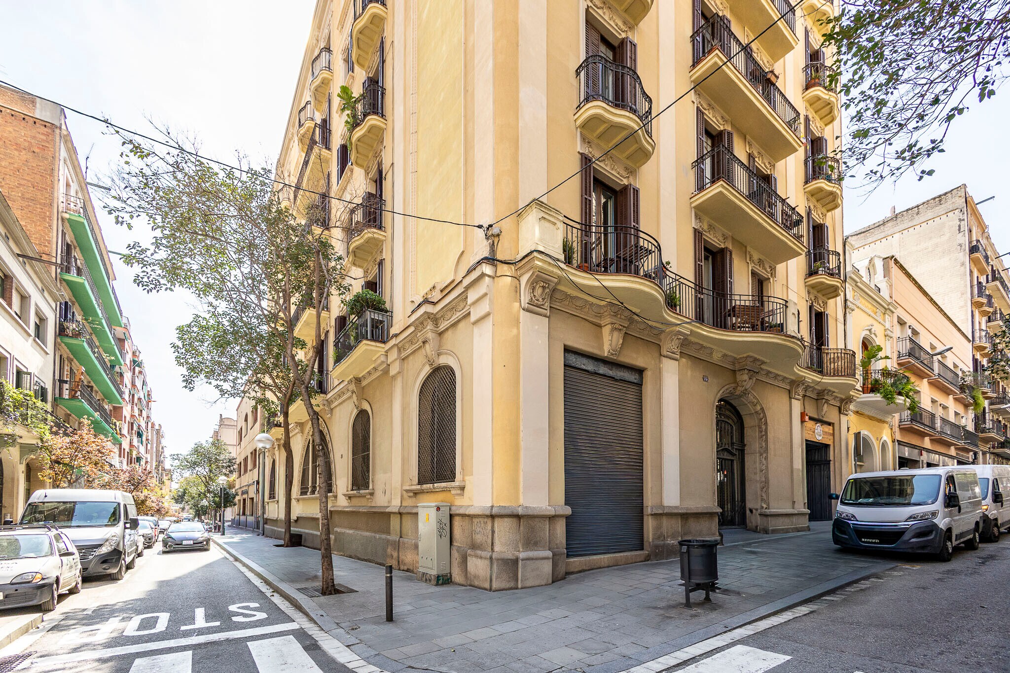 Retail in Barcelona, Barcelona for lease Primary Photo- Image 1 of 7
