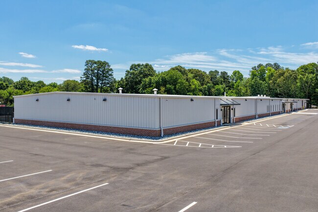 Plus de détails pour 114 S State St, Haw River, NC - Industriel à vendre