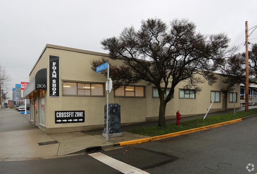 2103-2111 Douglas St, Victoria, BC for lease - Building Photo - Image 3 of 4