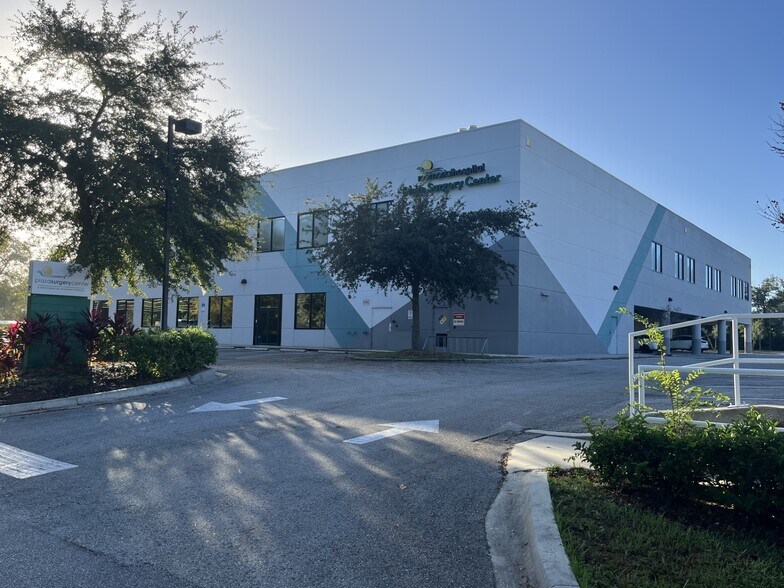 6138 Kennerly Rd, Jacksonville, FL à louer - Photo du bâtiment - Image 1 de 5
