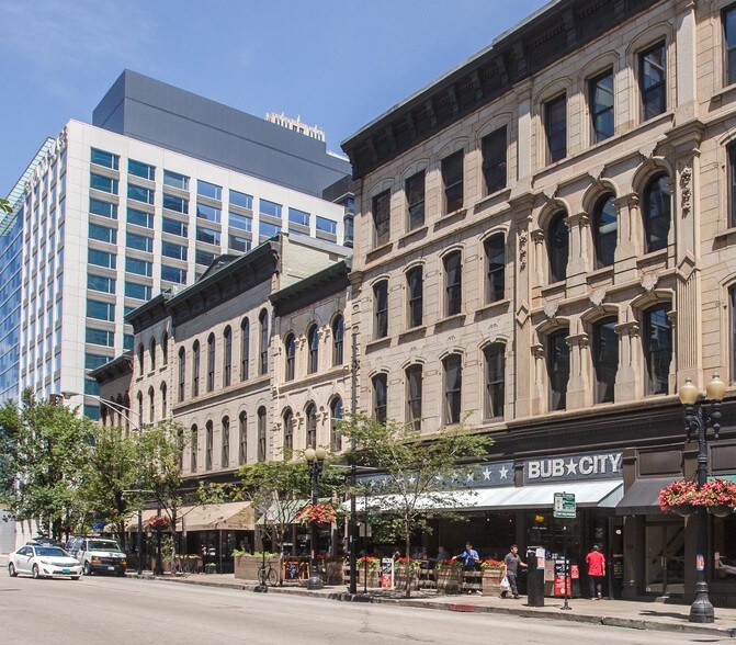 441-449 N Clark St, Chicago, IL à louer - Photo du bâtiment - Image 3 de 3