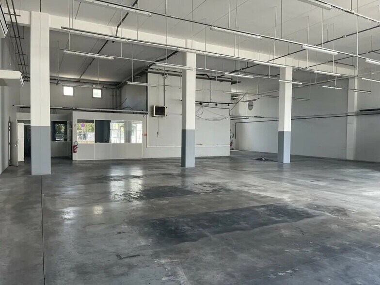 Commerce de détail dans Aubagne à louer - Photo intérieure - Image 2 de 7