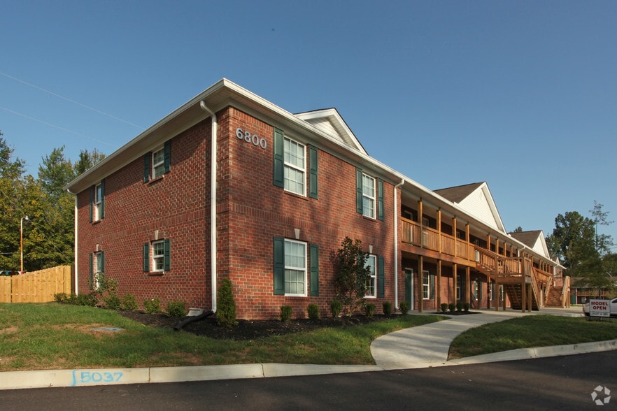 6800 Crawford Crossing Pl, Louisville, KY for sale - Primary Photo - Image 1 of 11