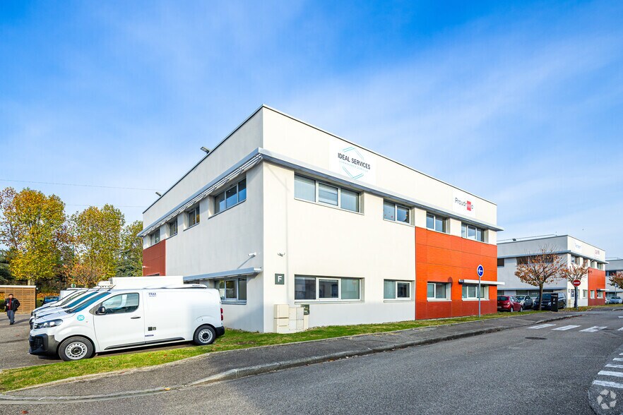 50 Rue Jean Zay, Saint-Priest à louer - Photo du bâtiment - Image 2 de 2