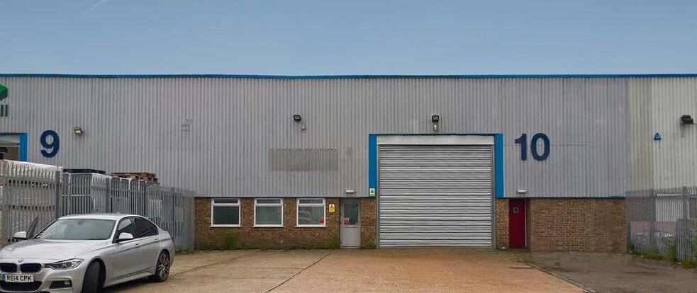 Repton Clos, Basildon à louer - Photo du bâtiment - Image 2 de 2