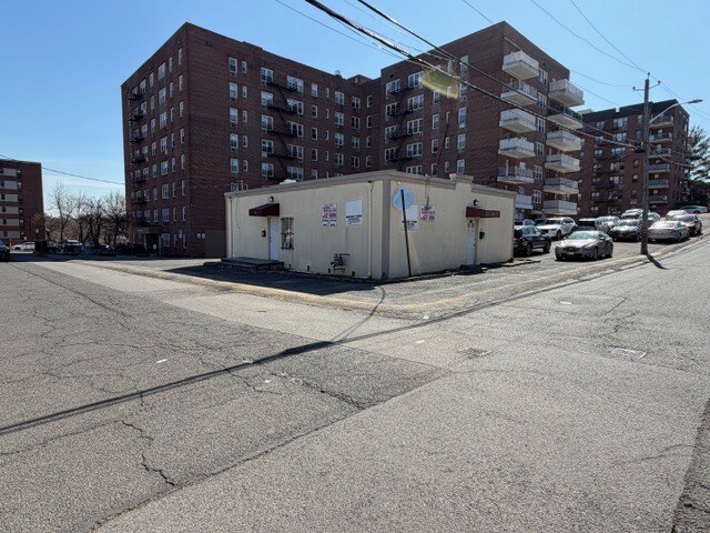 54 Yonkers Ave, Yonkers, NY for lease Primary Photo- Image 1 of 11