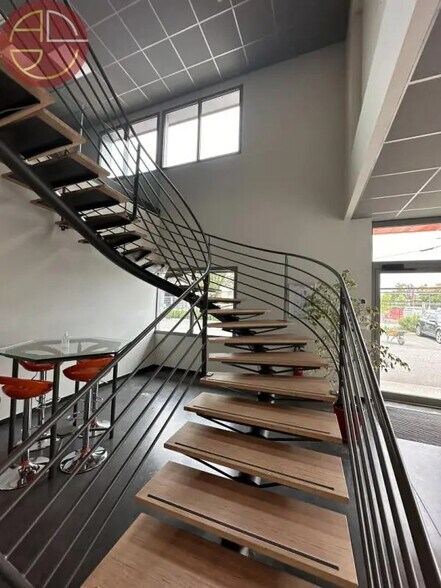 Industrial in Colomiers for lease - Interior Photo - Image 1 of 13