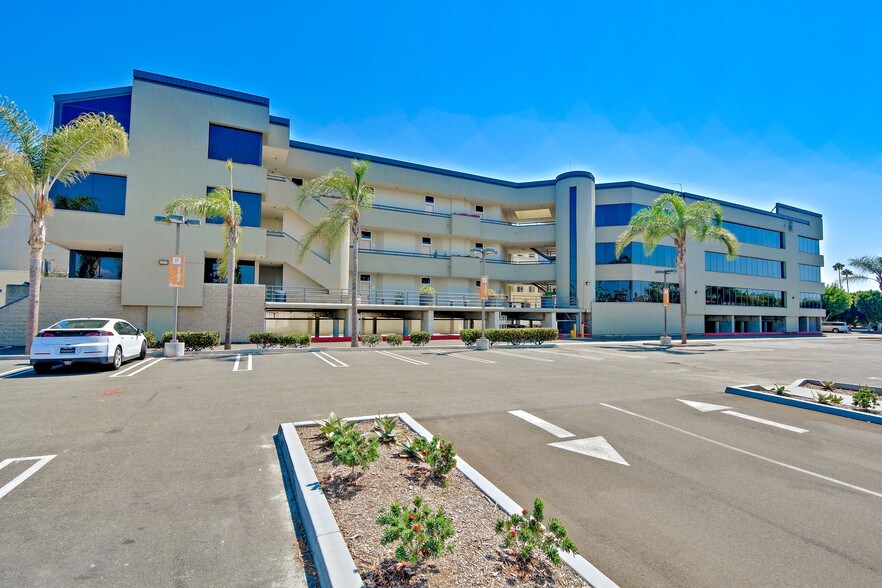 18141 Beach Blvd, Huntington Beach, CA à louer - Photo du bâtiment - Image 3 de 10