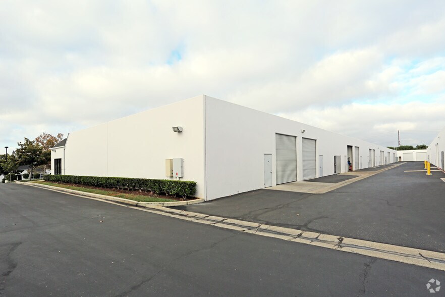 3910 Prospect Ave, Yorba Linda, CA à louer - Photo du bâtiment - Image 3 de 43