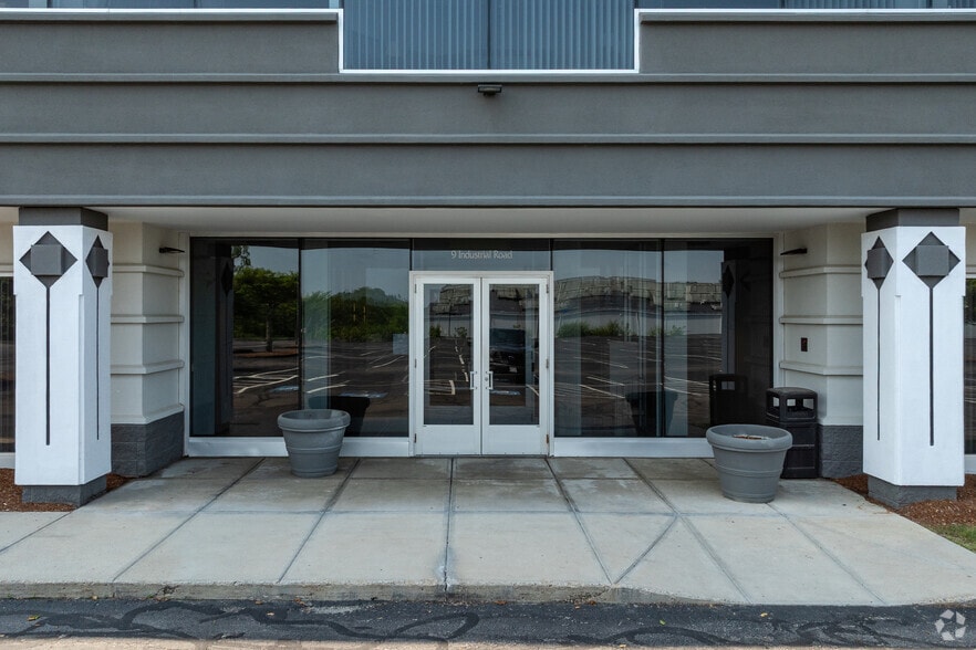 9 Industrial Rd, Milford, MA for lease - Building Photo - Image 3 of 21