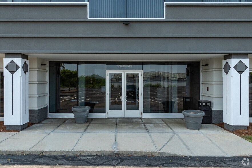 9 Industrial Rd, Milford, MA à louer - Photo du bâtiment - Image 3 de 21