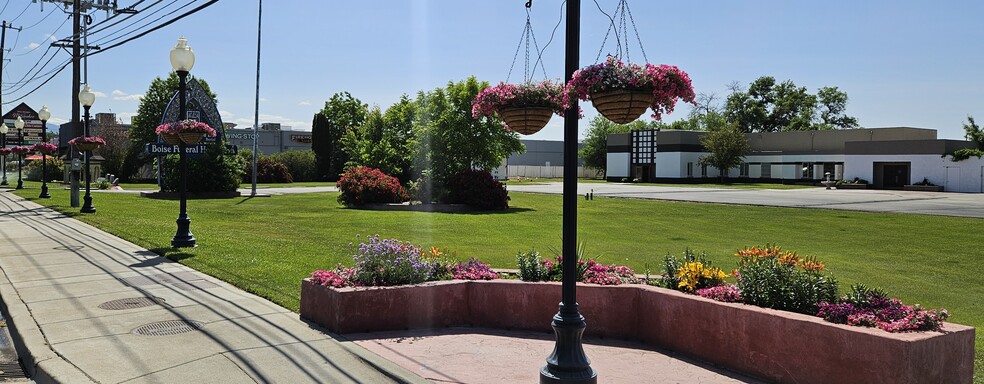 8209 W Fairview Ave, Boise, ID à vendre - Photo principale - Image 1 de 19