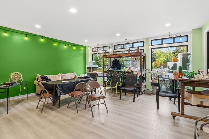 2342 Seneca St, Buffalo, NY à vendre - Photo du bâtiment - Image 2 de 28