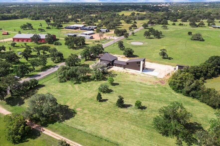 1286 State Hwy 237 Hwy, Round Top, TX à vendre - Photo du bâtiment - Image 3 de 16