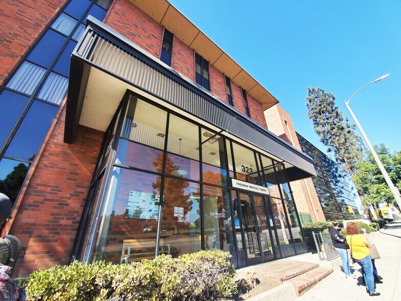 323 N Prairie Ave, Inglewood, CA à louer - Photo principale - Image 1 de 11