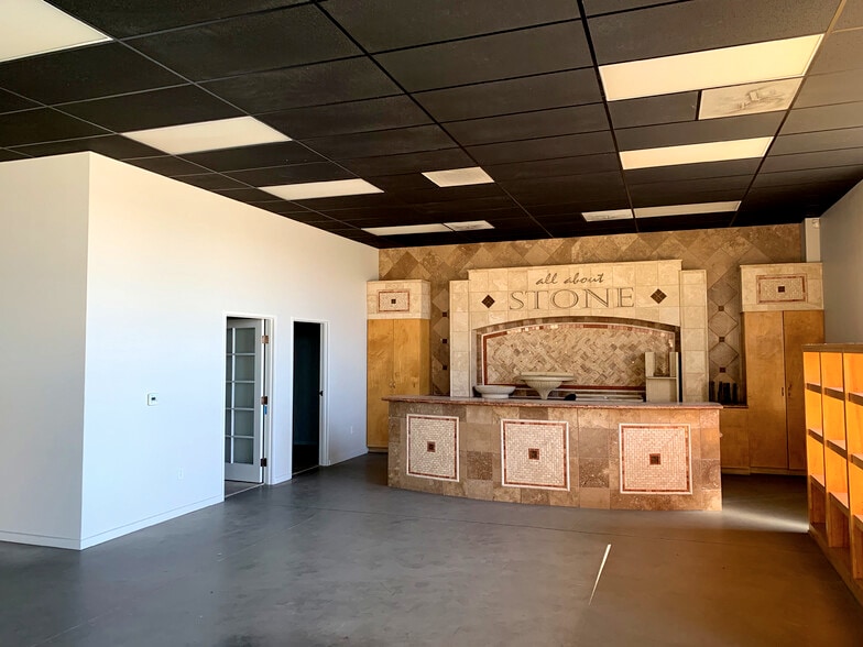 42662 10th St, Lancaster, CA for sale - Interior Photo - Image 2 of 3