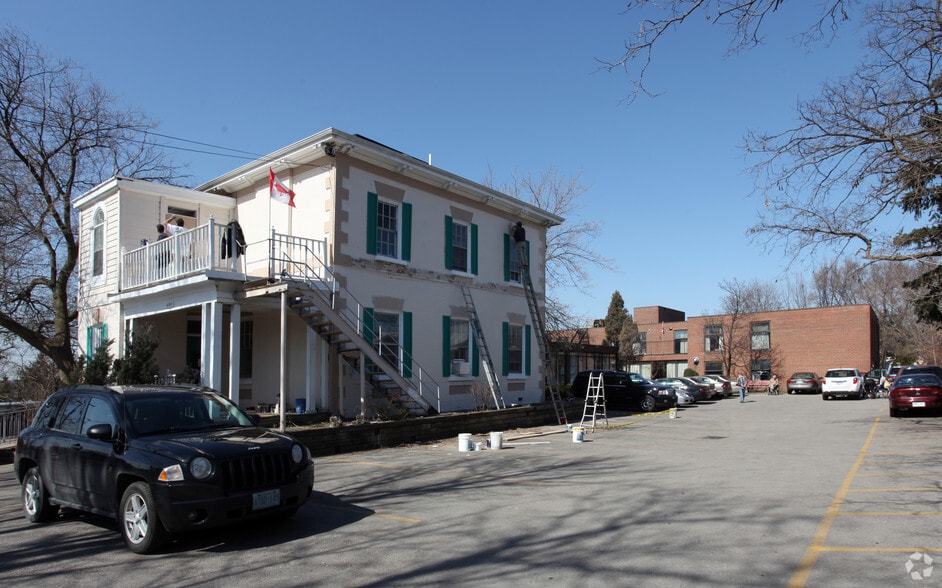 450 Rustic Rd, Toronto, ON for lease - Primary Photo - Image 1 of 2