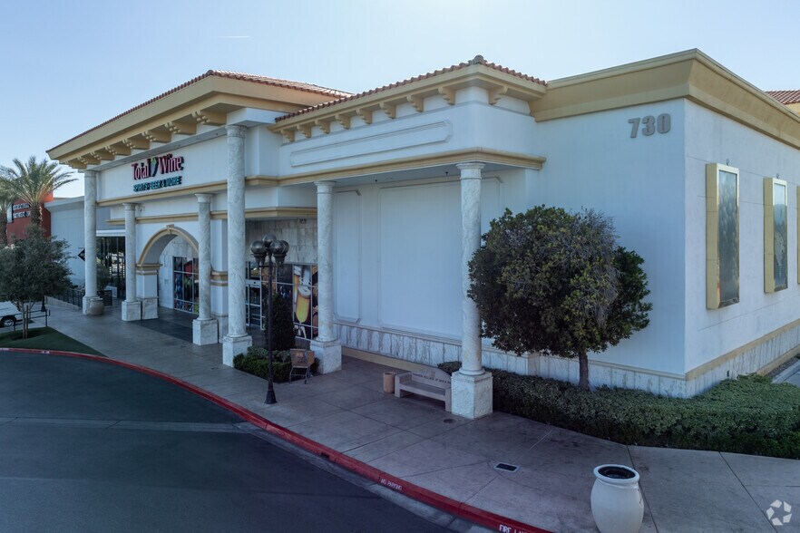 710-740 S Rampart Blvd, Las Vegas, NV à vendre - Photo du bâtiment - Image 2 de 5