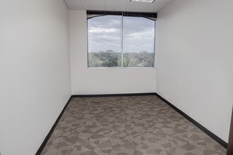 2525 N Loop Fwy W, Houston, TX for lease Building Photo- Image 2 of 6