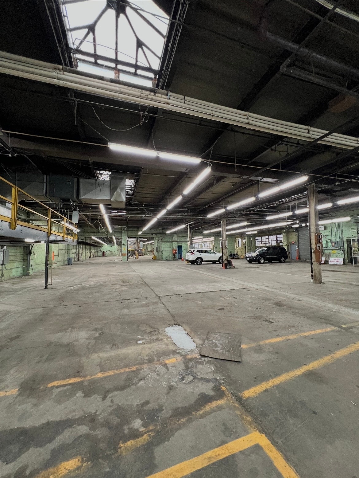 401 Hunts Point Ave, Bronx, NY for lease Interior Photo- Image 1 of 17