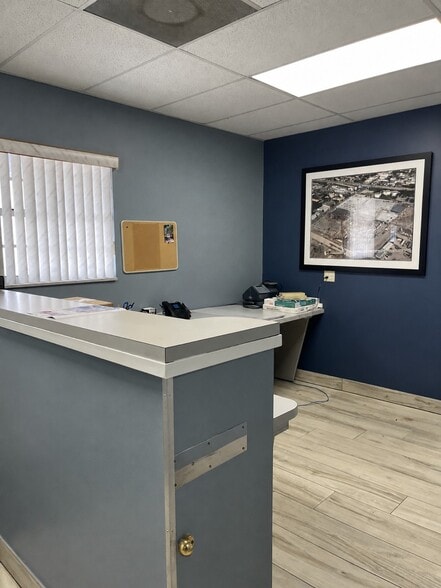 2930 NW 17th Ter, Oakland Park, FL for sale - Building Photo - Image 3 of 19