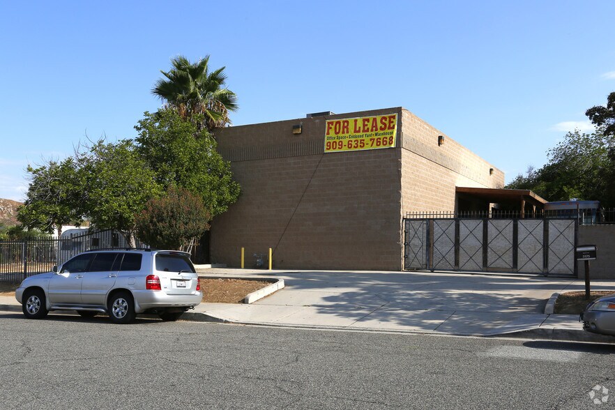 3175 Kluk Ln, Riverside, CA à vendre - Photo du bâtiment - Image 3 de 4