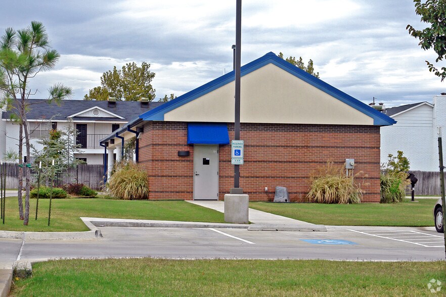 4528 Northwest Expy, Oklahoma City, OK à vendre - Photo du bâtiment - Image 3 de 3