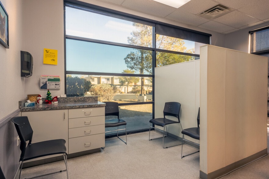 3210 S Decatur Blvd, Las Vegas, NV for lease - Interior Photo - Image 3 of 9