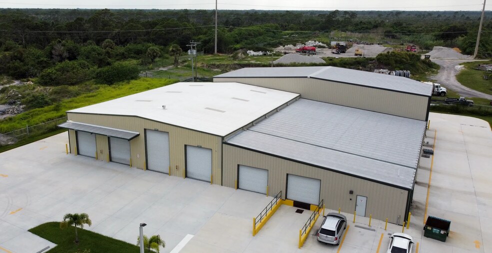 4460 Old Dixie Hwy, Grant, FL à louer - Photo du bâtiment - Image 2 de 10
